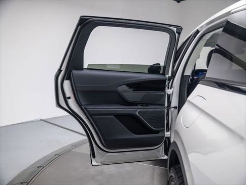 New 2026 Lincoln Nautilus Premier AWD/4WD image 24