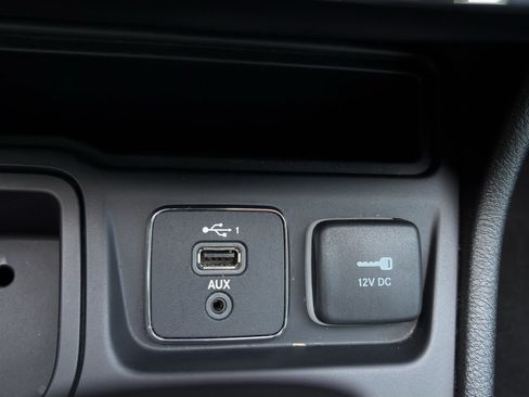 Used 2021 Jeep Cherokee Latitude Plus FWD image 24