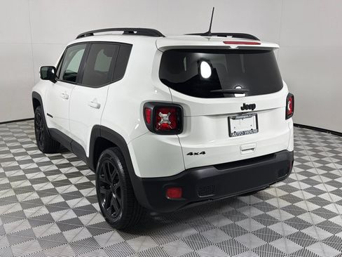 Used 2018 Jeep Renegade Altitude w/ UConnect 8.4 Nav Group AWD/4WD image 7