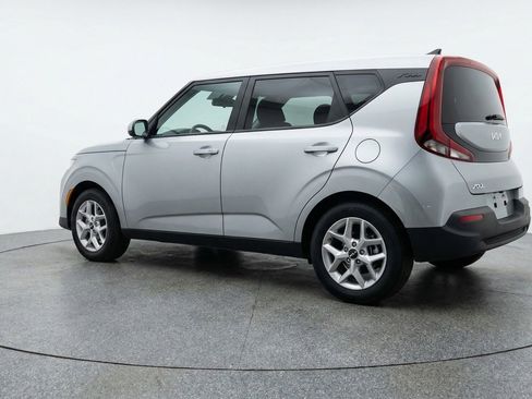 Used 2025 Kia Soul LX w/ LX Technology Package FWD image 5