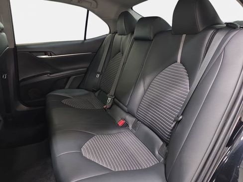 Used 2018 Toyota Camry SE w/ Moonroof Package FWD image 13