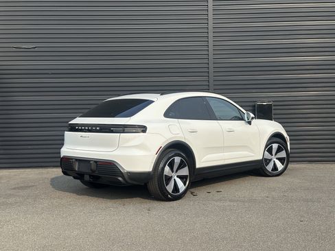 Certified 2024 Porsche Macan 4 Electric AWD/4WD image 8