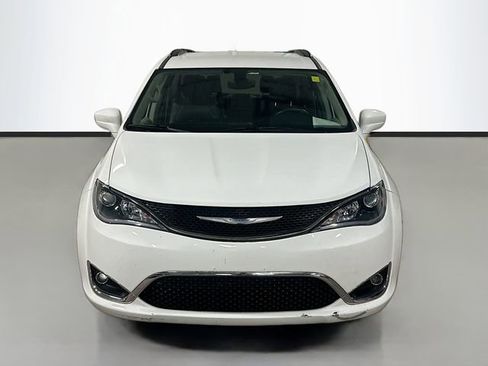 Used 2017 Chrysler Pacifica Touring-L w/ Tire & Wheel Group image 4