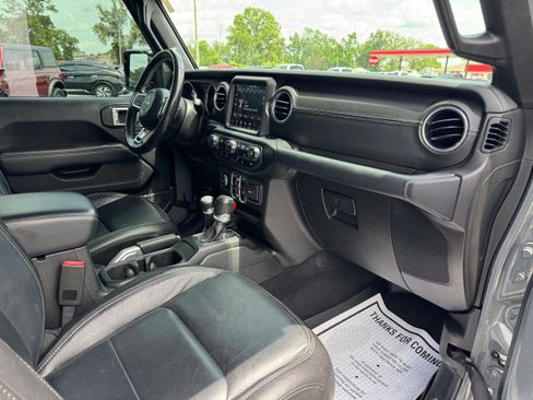 Used 2019 Jeep Wrangler Unlimited Sahara AWD/4WD image 18