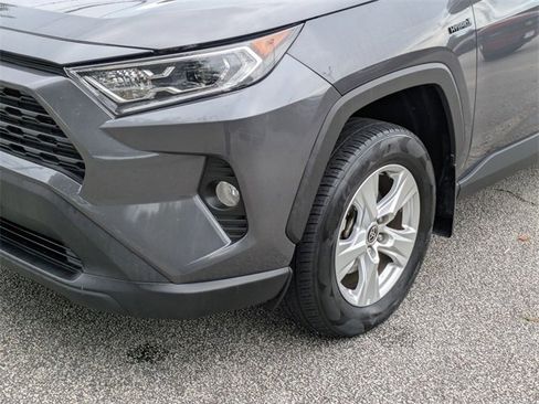 Used 2021 Toyota RAV4 XLE w/ Carpet Mat Package (TMS) image 9