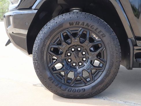 New 2025 GMC Hummer EV 2X image 9