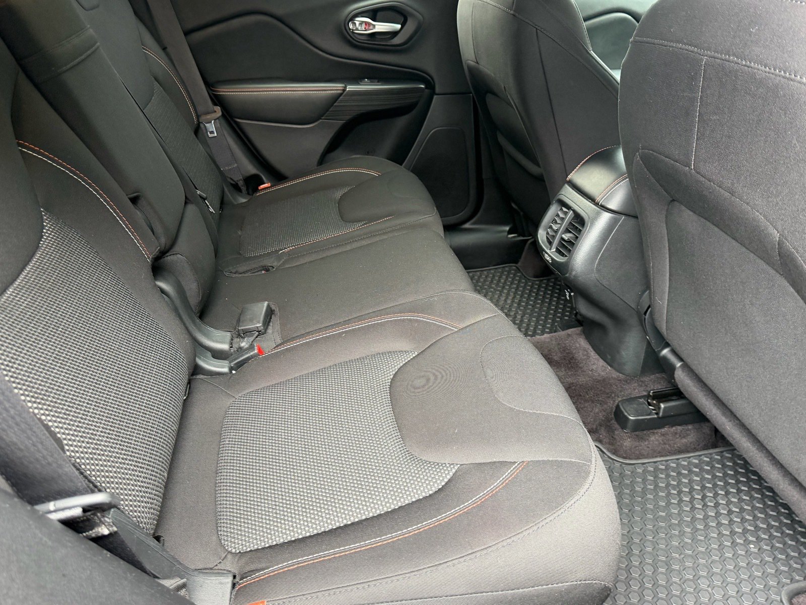 Used 2016 Jeep Cherokee 75th Anniversary FWD image 16