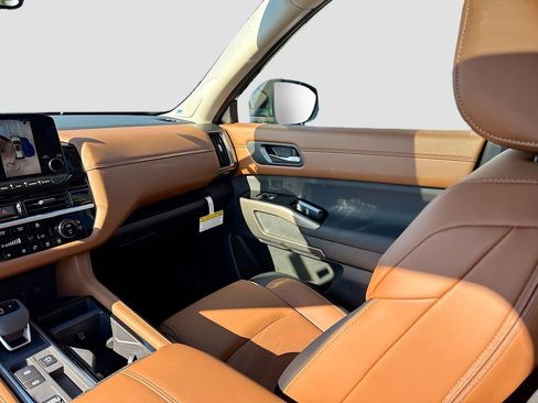 Used 2025 Nissan Pathfinder Platinum w/ Cargo Package image 23