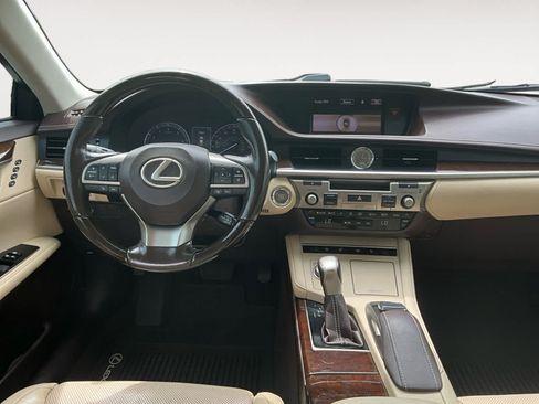Used 2016 Lexus ES 350 w/ Ultra Luxury Package FWD image 19