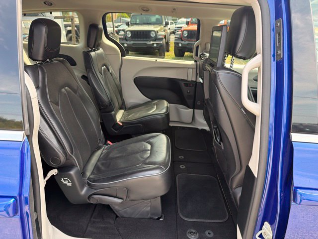 Used 2019 Chrysler Pacifica Limited FWD image 24