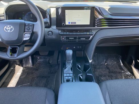 Used 2025 Toyota Camry LE w/ Convenience Package FWD image 11