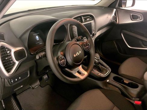 Certified 2025 Kia Soul LX image 14