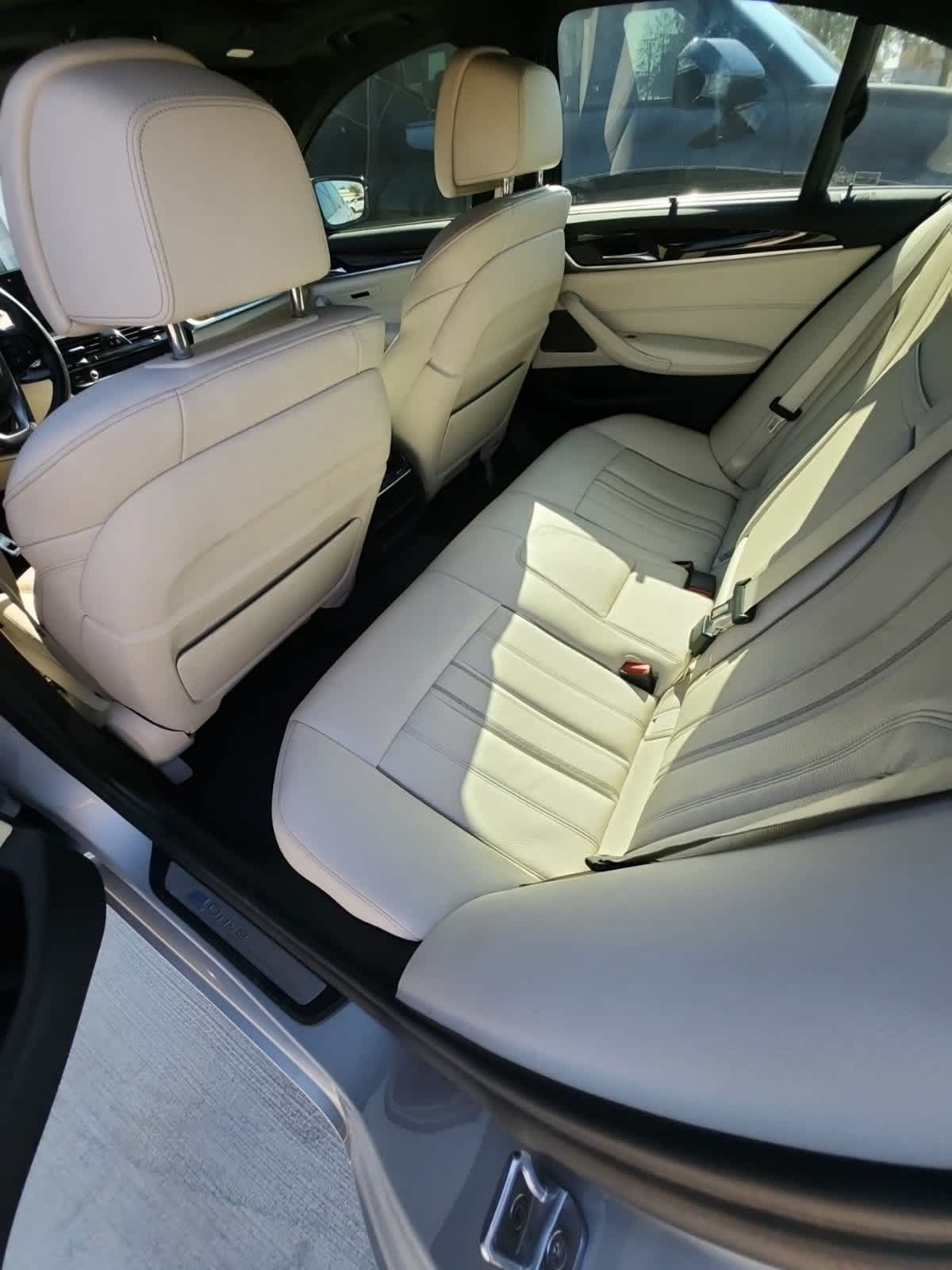 Used 2019 BMW 530e w/ Premium Package RWD image 10