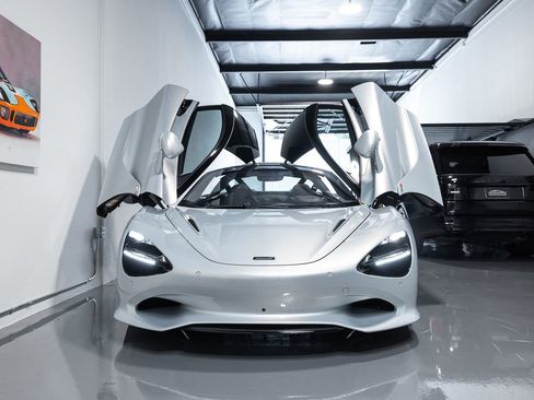 Used 2024 McLaren 750S image 25