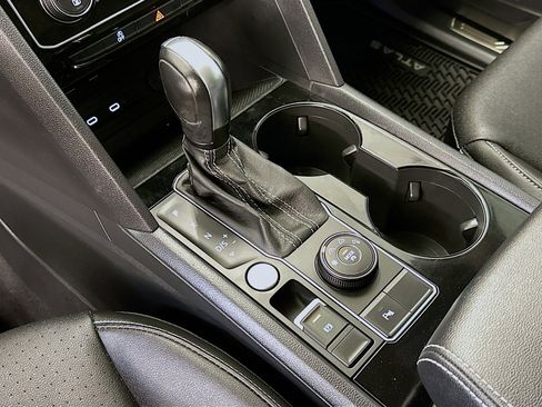 Used 2022 Volkswagen Atlas SE image 25