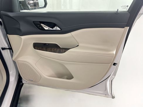 Used 2020 GMC Acadia Denali w/ Technology Package FWD image 36