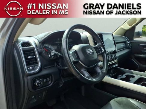 Used 2019 RAM 1500 Laramie AWD/4WD image 10
