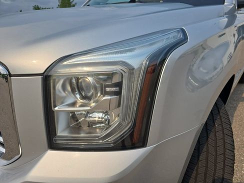 Certified 2019 GMC Yukon XL Denali w/ Denali Ultimate Package AWD/4WD image 36