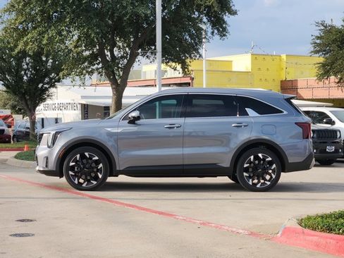 Certified 2025 Kia Sorento SX image 4