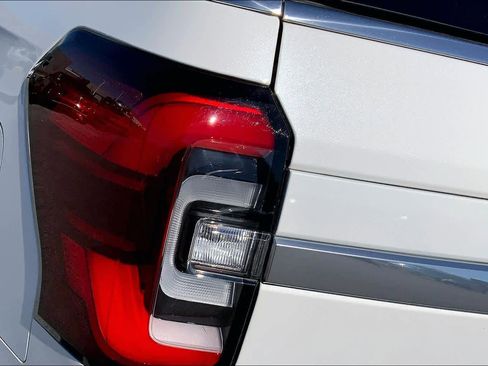 Certified 2024 Ford Expedition Platinum image 28