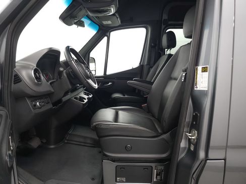 Used 2024 Mercedes-Benz Sprinter 2500 image 7