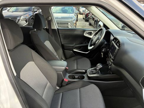 Used 2025 Kia Soul LX w/ LX Technology Package FWD image 29