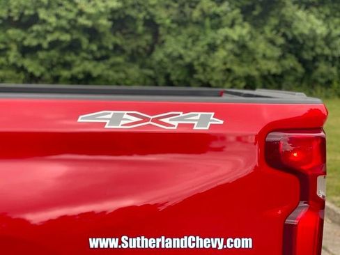 Used 2019 Chevrolet Silverado 1500 Custom w/ Custom Convenience Package AWD/4WD image 11