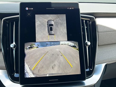 New 2026 Volvo XC90 B6 Plus w/ Protection Package Premier AWD/4WD image 16