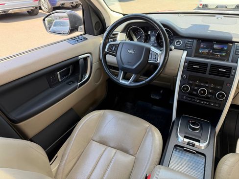 Used 2017 Land Rover Discovery Sport HSE AWD/4WD image 6