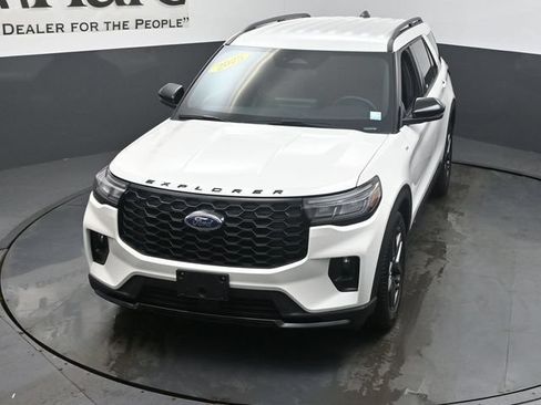 Used 2025 Ford Explorer ST-Line w/ ST-Line Street Pack AWD/4WD image 48