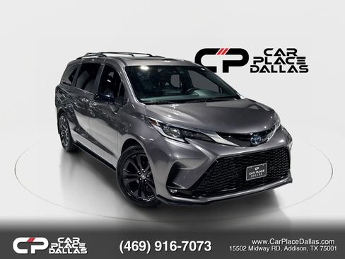 Used 2022 Toyota Sienna XSE image 1