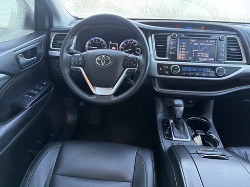 Used 2018 Toyota Highlander XLE FWD image 26
