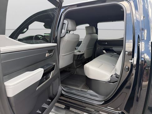 Used 2025 Toyota Tundra Limited AWD/4WD image 17