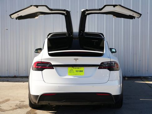 Used 2022 Tesla Model X image 54