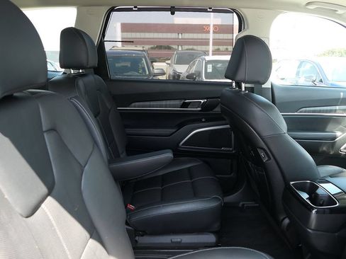 Used 2024 Kia Telluride EX w/ EX Captain's Chair Package FWD image 24