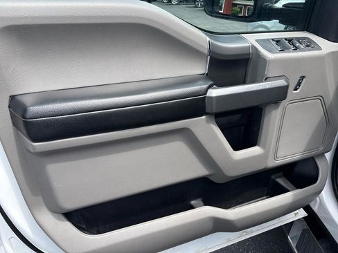 Used 2018 Ford F150 XLT w/ Equipment Group 302A Luxury AWD/4WD image 8
