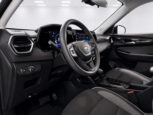 Used 2025 Chevrolet TrailBlazer LS w/ LS Convenience Package AWD/4WD image 8