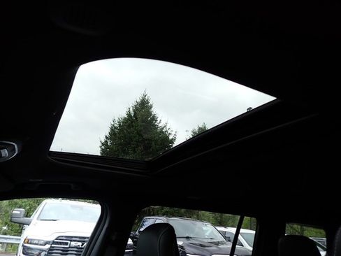 New 2025 Jeep Grand Cherokee L Altitude image 17