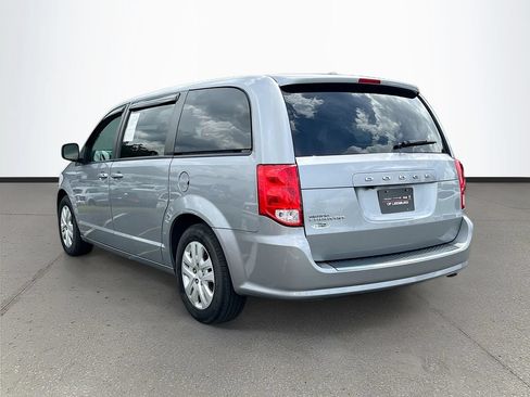 Used 2018 Dodge Grand Caravan SE w/ UConnect Hands-Free Group FWD image 5