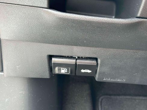 Used 2023 Nissan Kicks SR FWD image 18