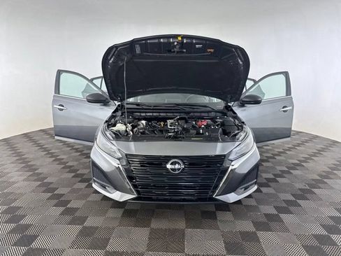 Used 2025 Nissan Altima 2.5 SV FWD image 15