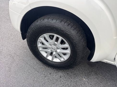 Used 2016 Nissan Frontier SV image 27
