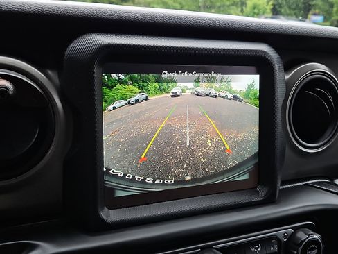 Used 2022 Jeep Wrangler Sport AWD/4WD image 18