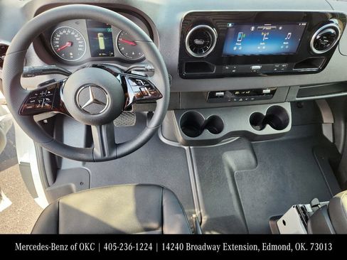 Used 2025 Mercedes-Benz Sprinter 2500 image 29