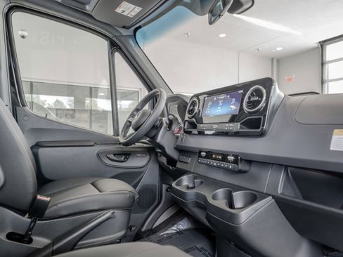 New 2025 Mercedes-Benz Sprinter 2500 image 18