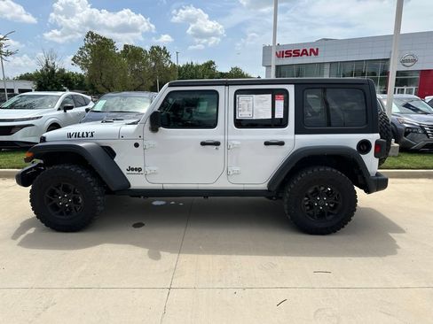 Used 2025 Jeep Wrangler Unlimited Sport AWD/4WD image 8