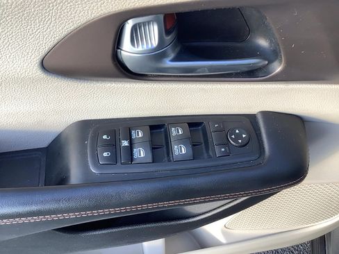 Used 2017 Chrysler Pacifica Touring-L Plus FWD image 10
