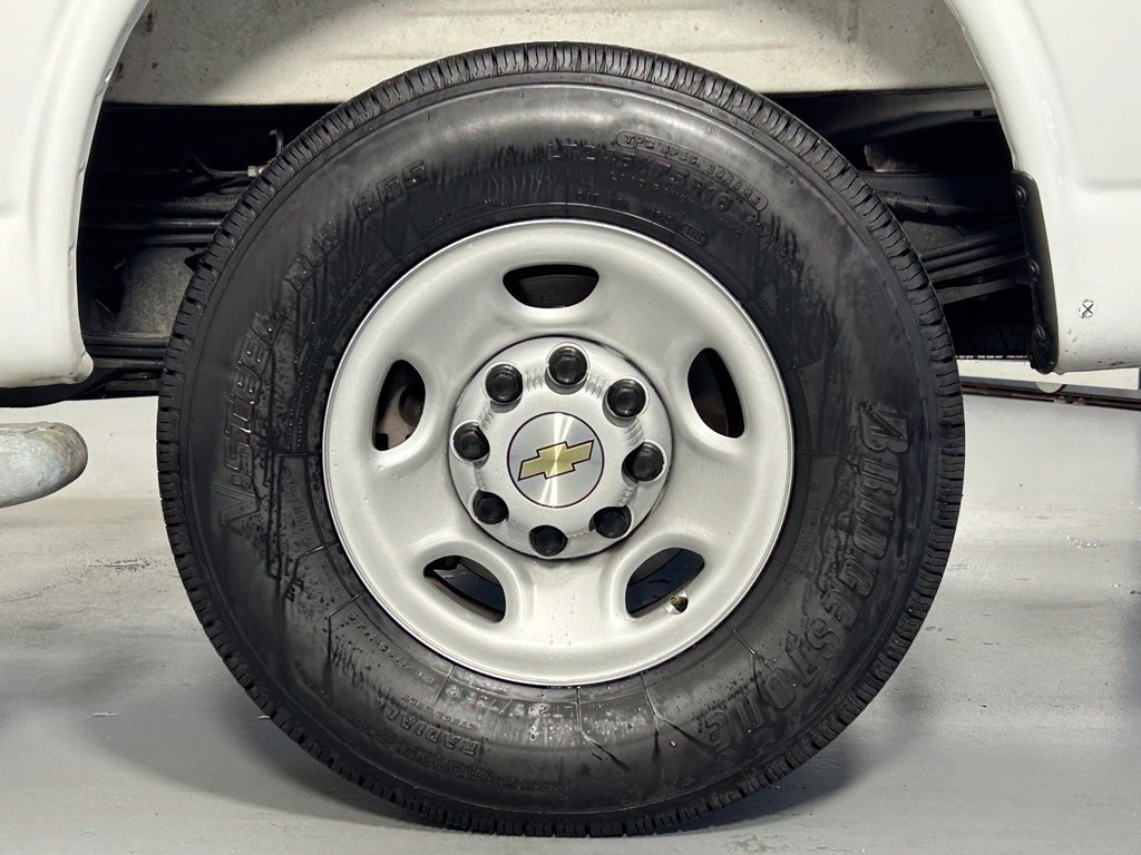 Used 2025 Chevrolet Express 2500 w/ Driver Convenience Package RWD image 31