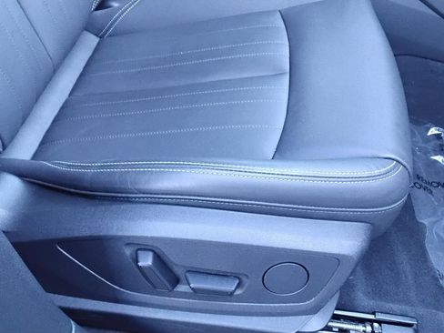 Certified 2022 Audi e-tron Premium w/ Convenience Plus Package image 25