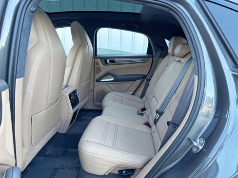 Used 2022 Porsche Cayenne Turbo S image 47
